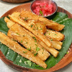 Yuca frita con parmesano